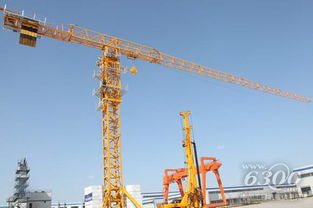 陜建機械首臺STC7020平頭塔機成功立塔，助力建設工程施工新跨越